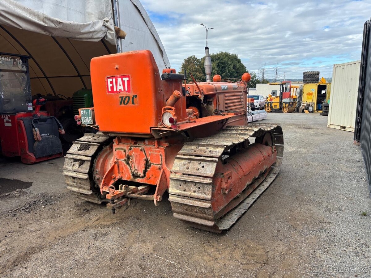 Pásový traktor Fiat 70C - 5
