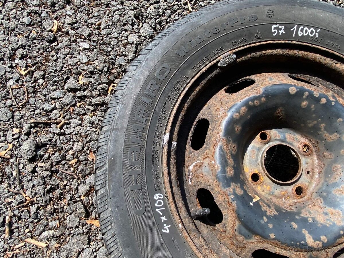 57. Sada zimních pneu 205/65 r15 vč disků 4x108 - 5