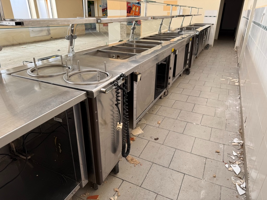 Nerezový nábytek pro bufet, 12,8 m - 5