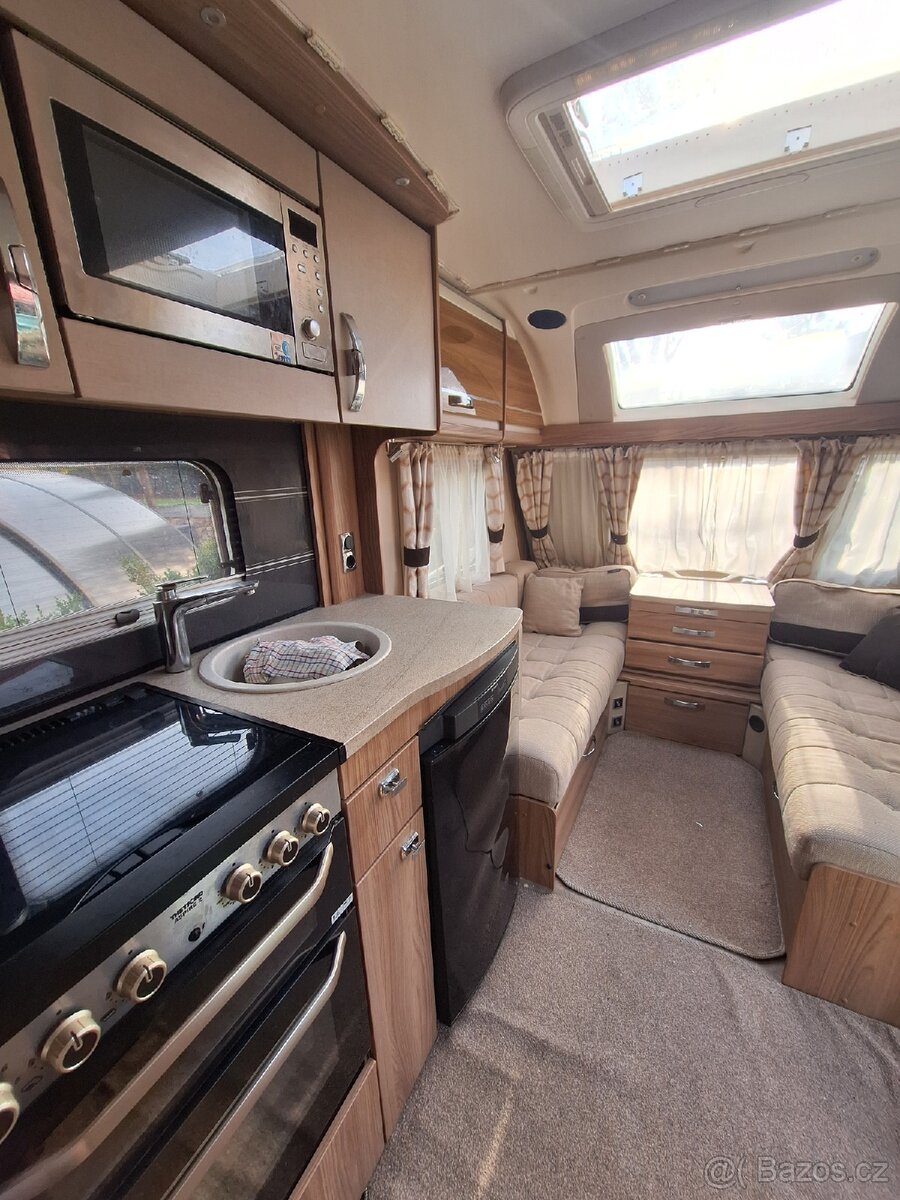 Obytný přívěs swift - 5