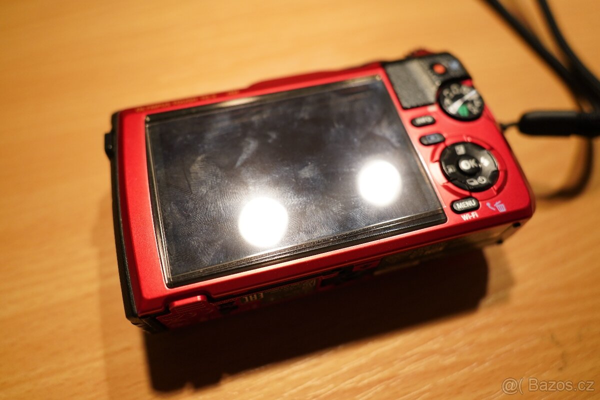 Olympus Tough TG-5 + bohaté příslušenství - 5