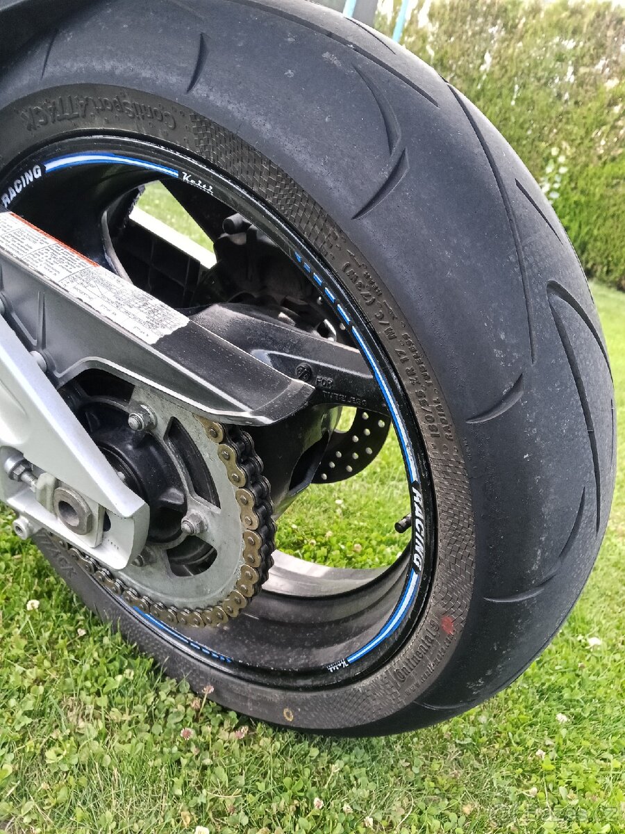 SUZUKI GSR 600 - 5