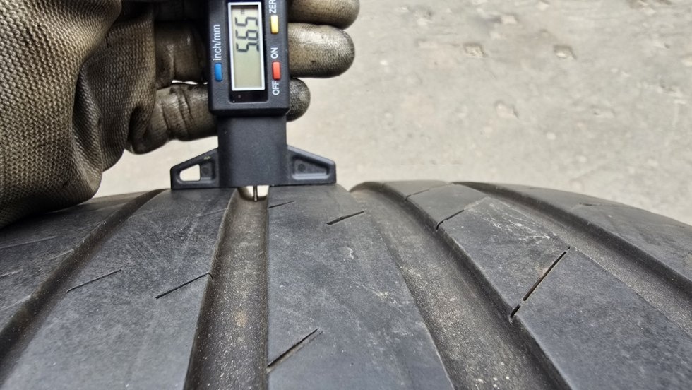 Letní pneu 245/40/19 Nexen - 5