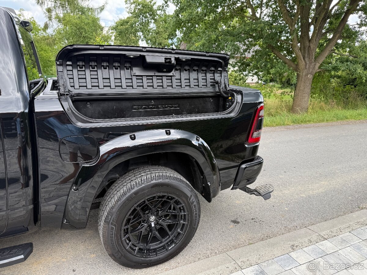 DODGE RAM 1500 HEMI VZDUCH HEADUP RAMBOX
