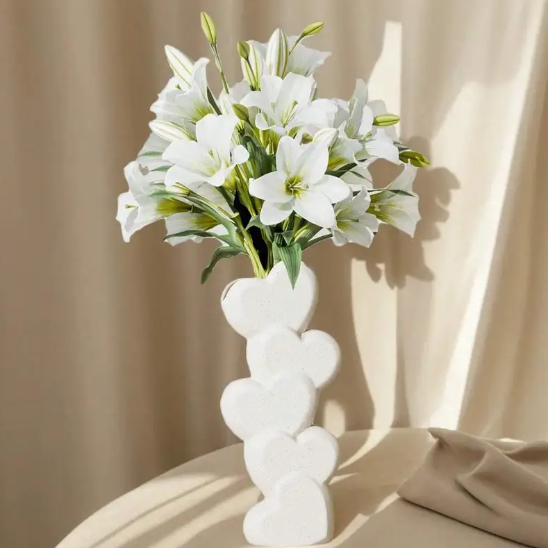 Bílá váza ve tvaru srdce - 5