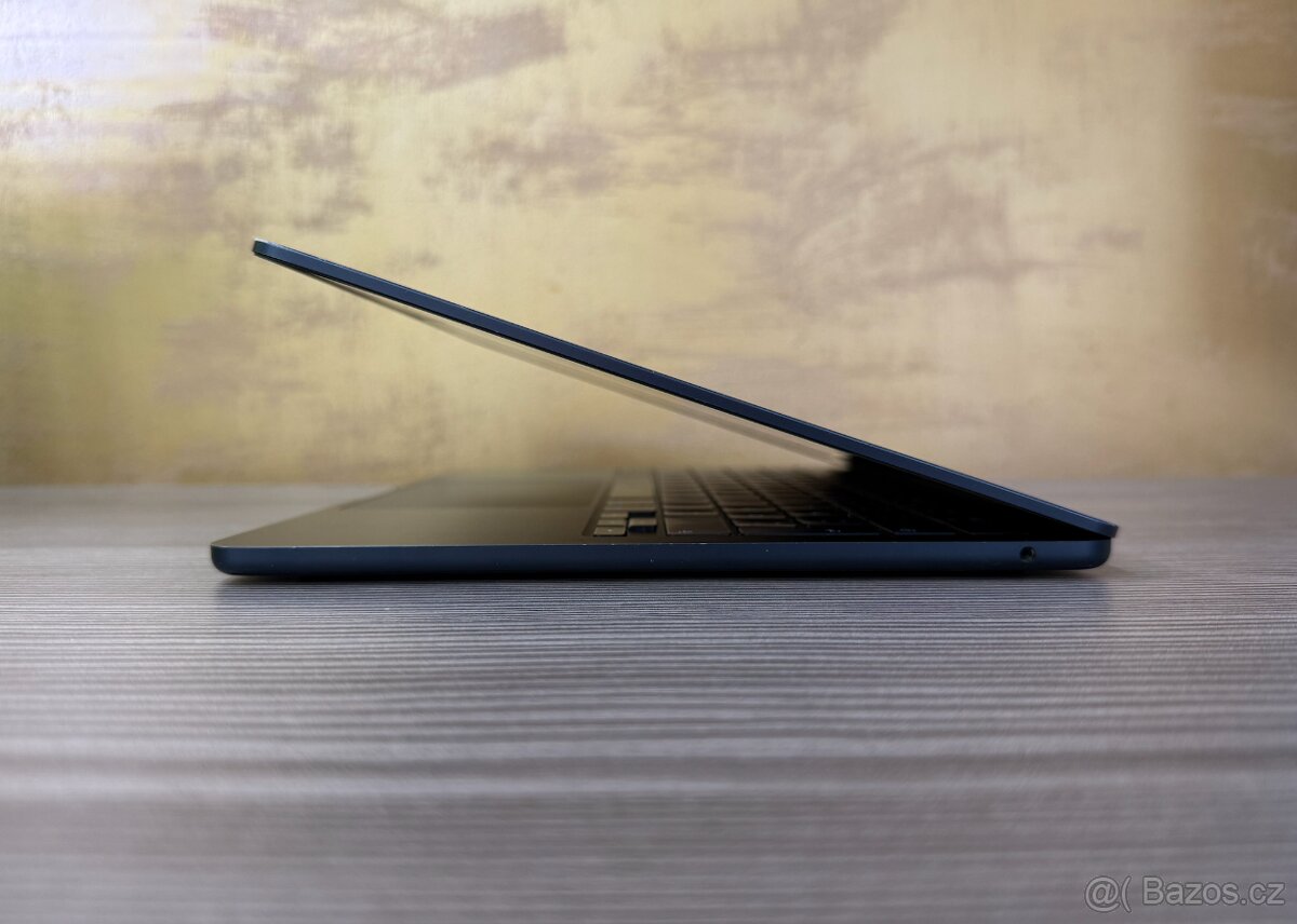 MacBook Air 13" 2022 M2 8GB 256GB Temně Inkoustový - 5