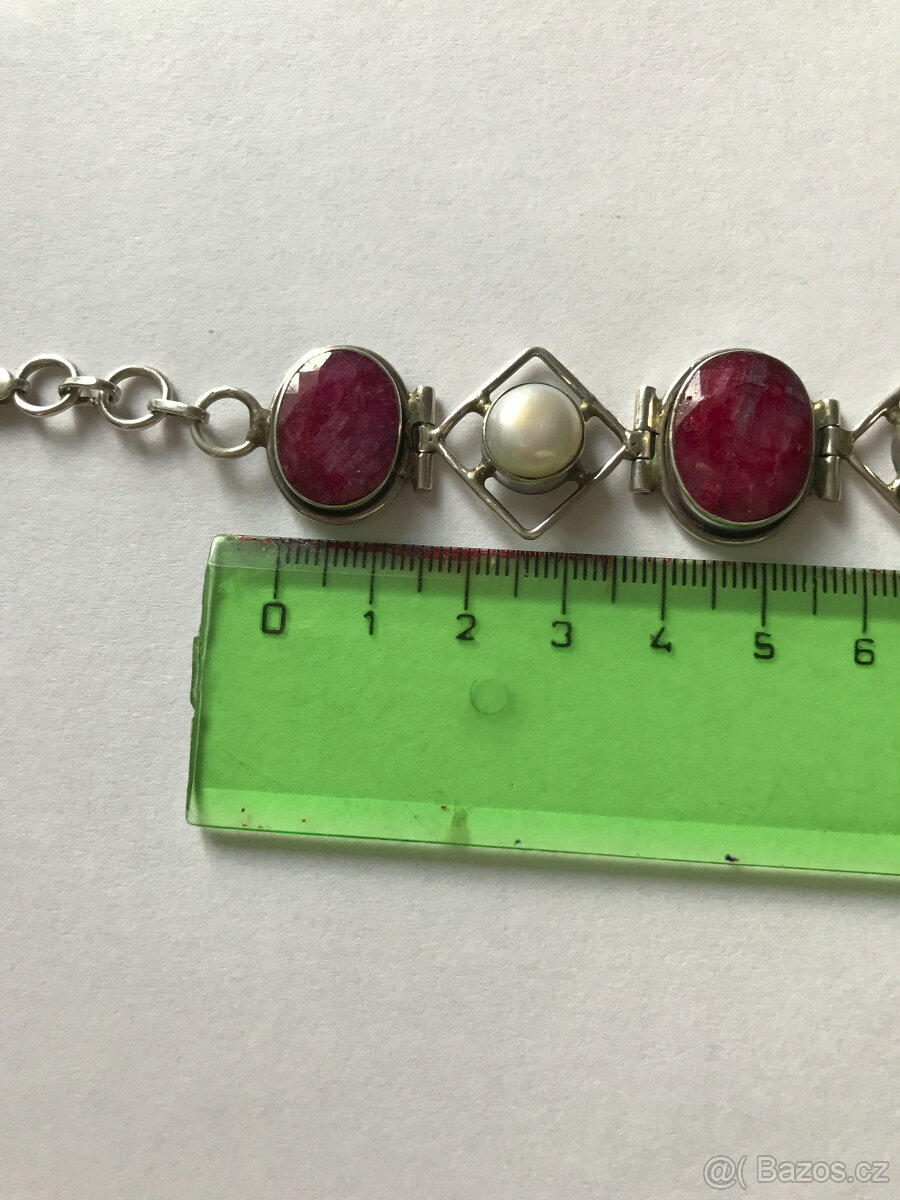 Stříbrný náramek s rubíny a perlami. - 5