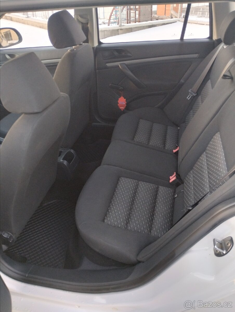 Škoda Octavia 2 kombi; 1.6 MPI; r.v 2011 - 5