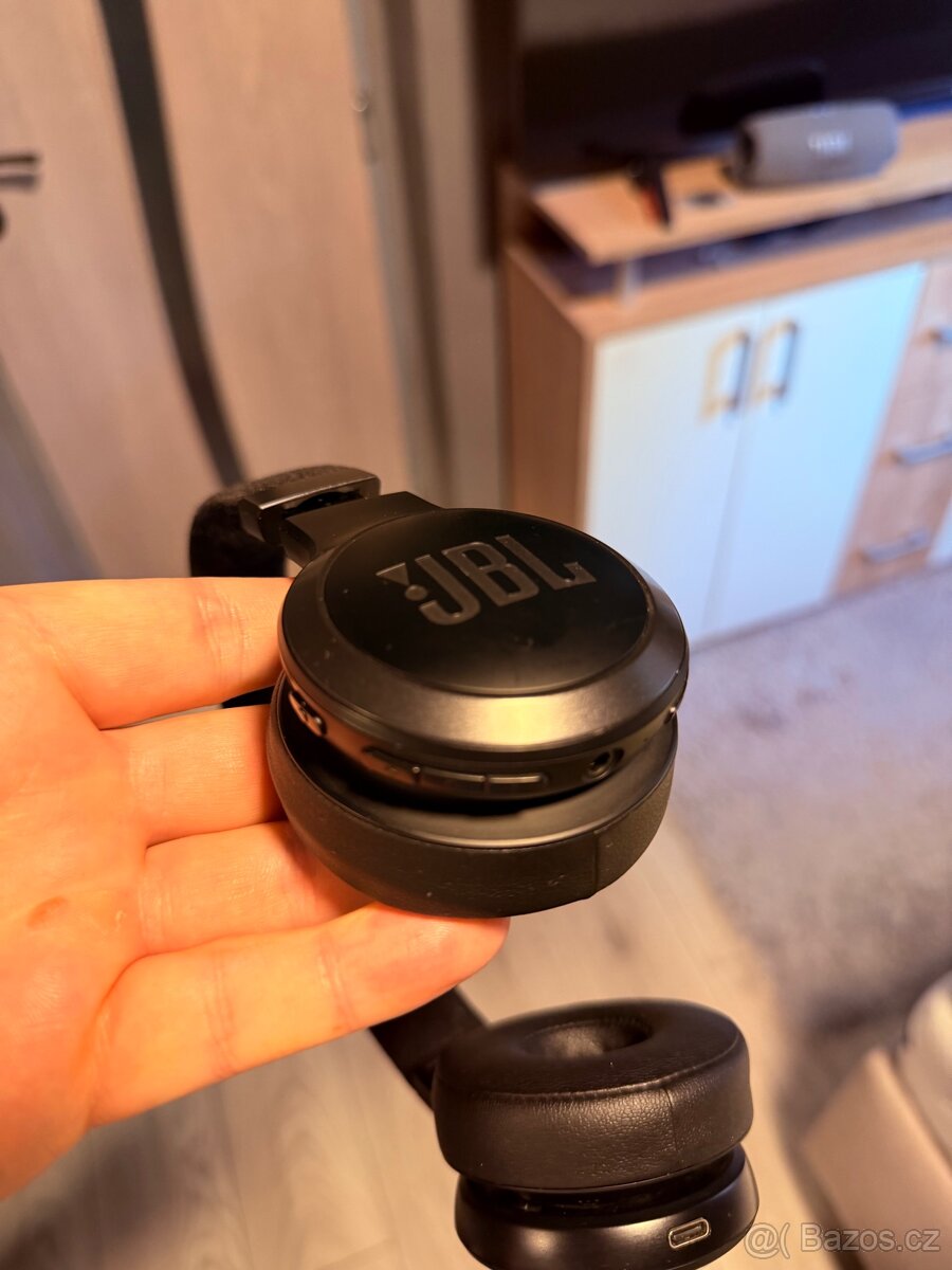 JBL 670NC Live černá - 5