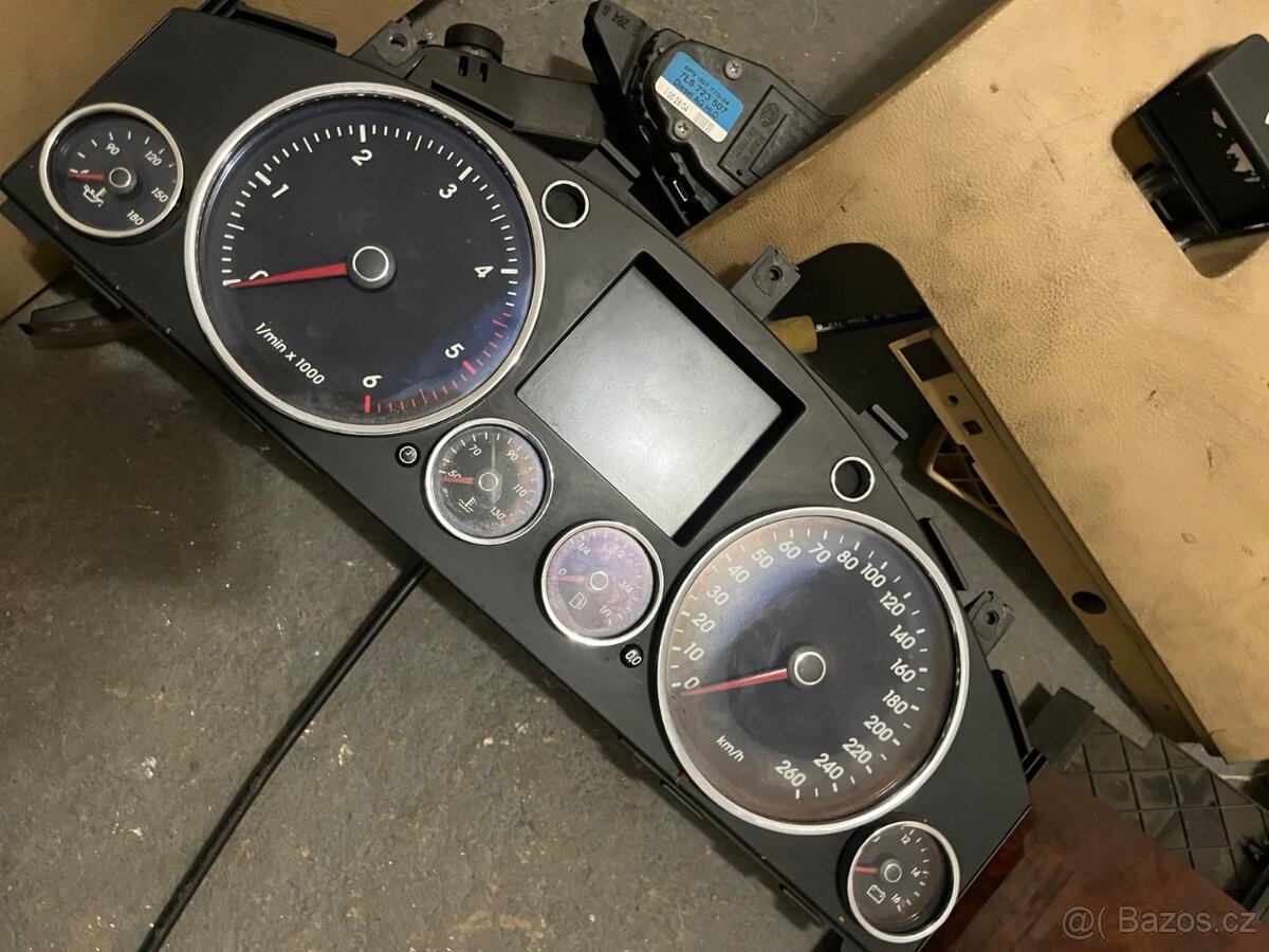 Díly interiéru Vw Touareg 7L - 5