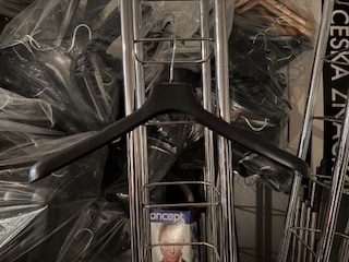 VYBAVENÍ OBCHODU S ODĚVY - 5