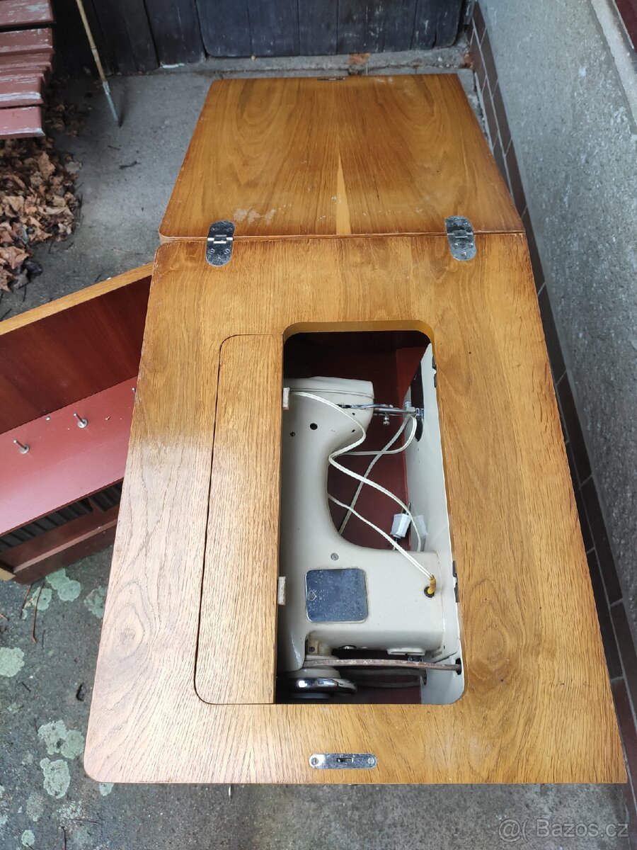 Minerva 126-3 skříňový šlapací šicí stroj - 5