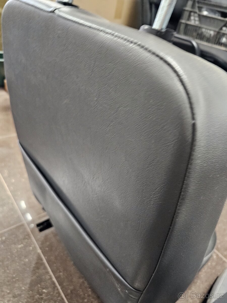 Přední sedadla defender