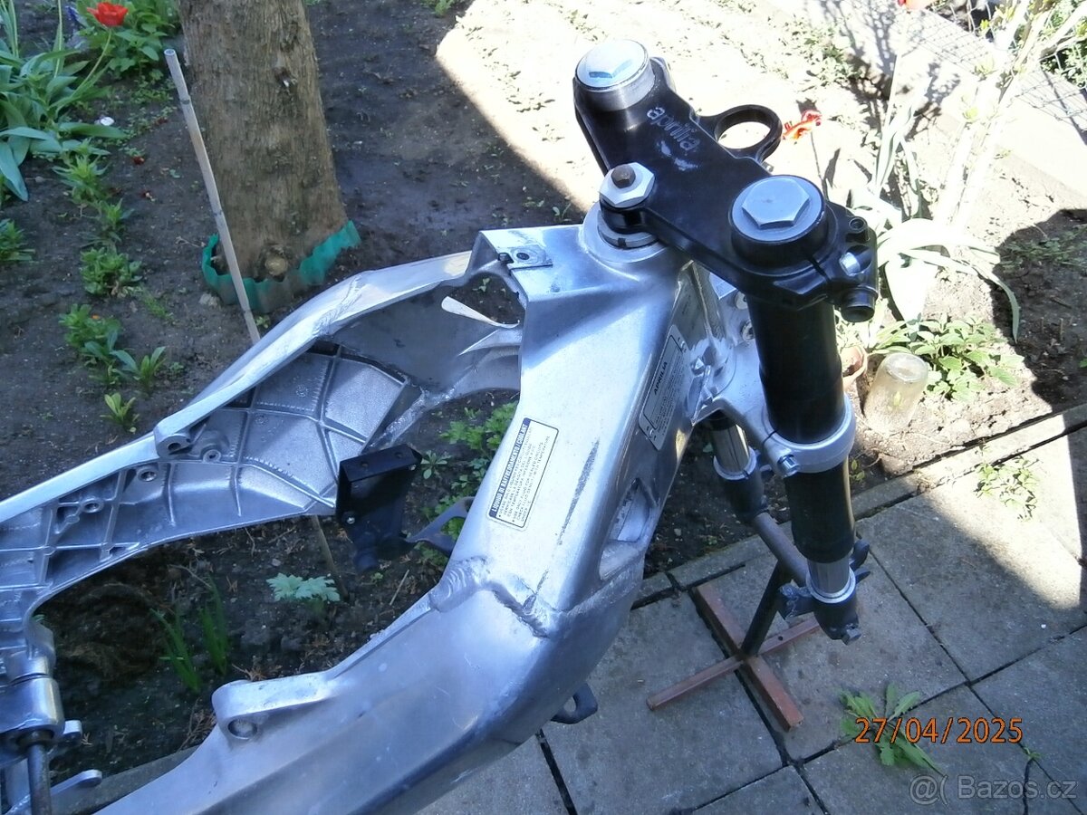 Rám Aprilia 125 RS - kompletní šasí. - 5