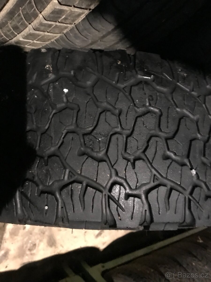 285/70 R17 all-terrain T/A KO2 BFGoodrich