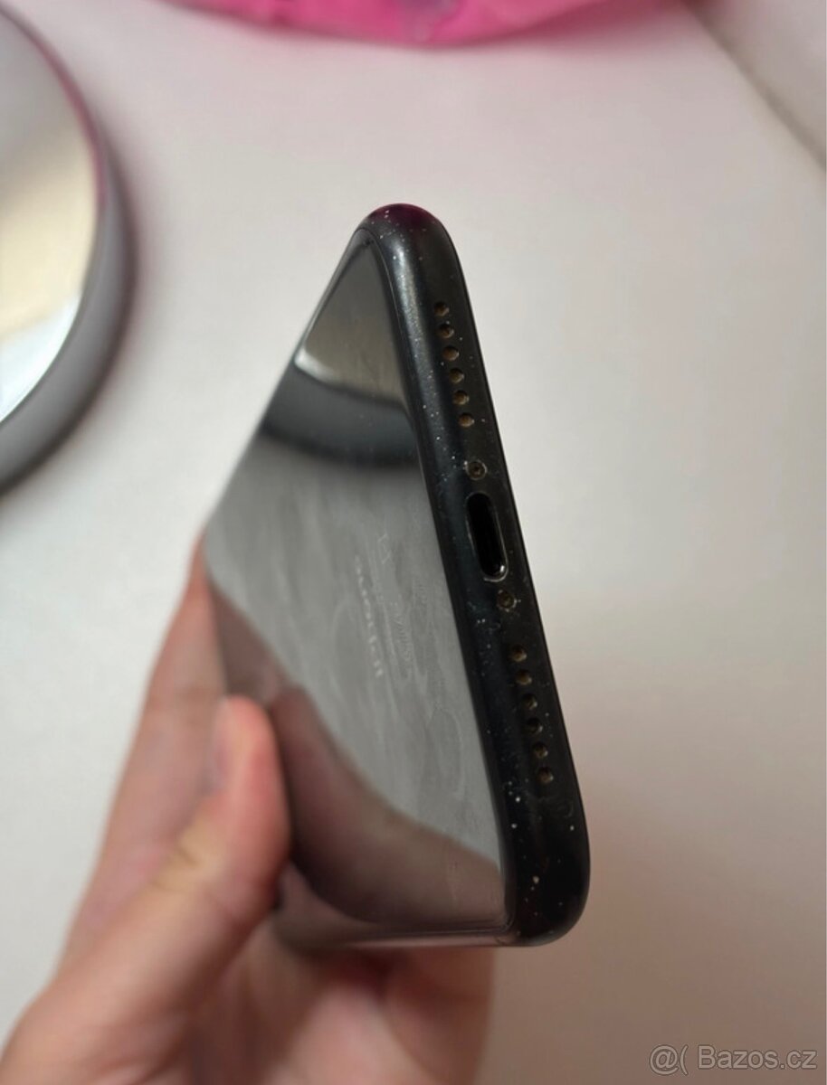 IPhone XR - 100% baterie - 5