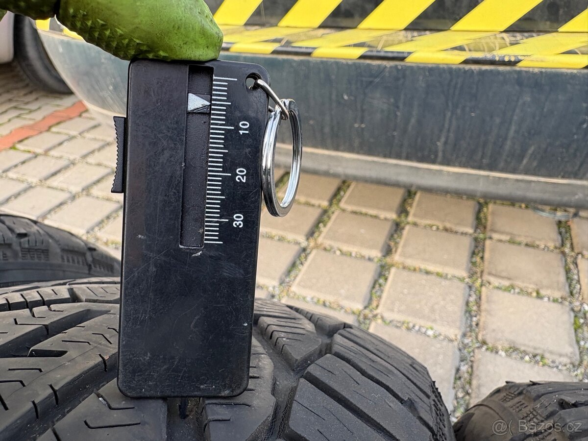 205/55/17 zimní - 5