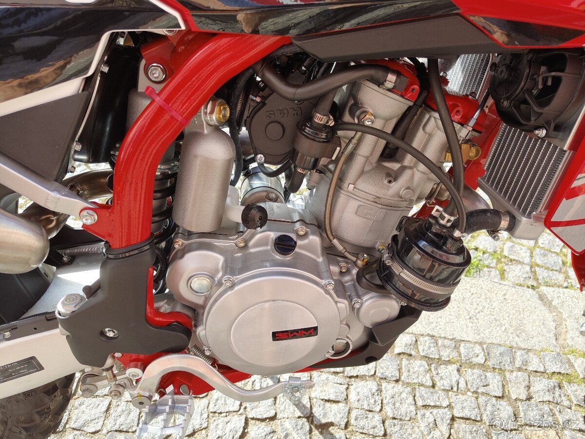 SWM 500 R, záruka, najeto 50 metrů