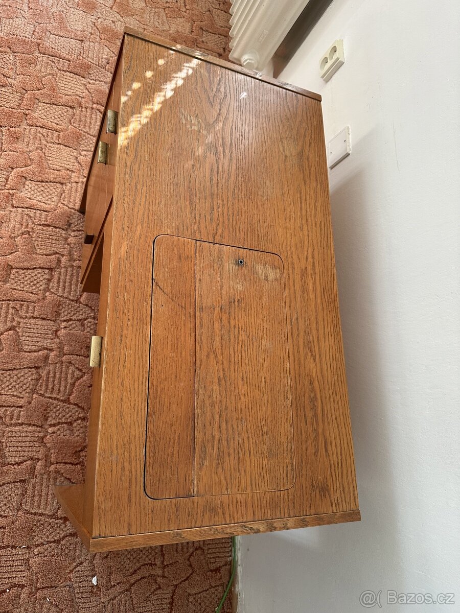Skříňový šicí stroj včetně návodu - 5