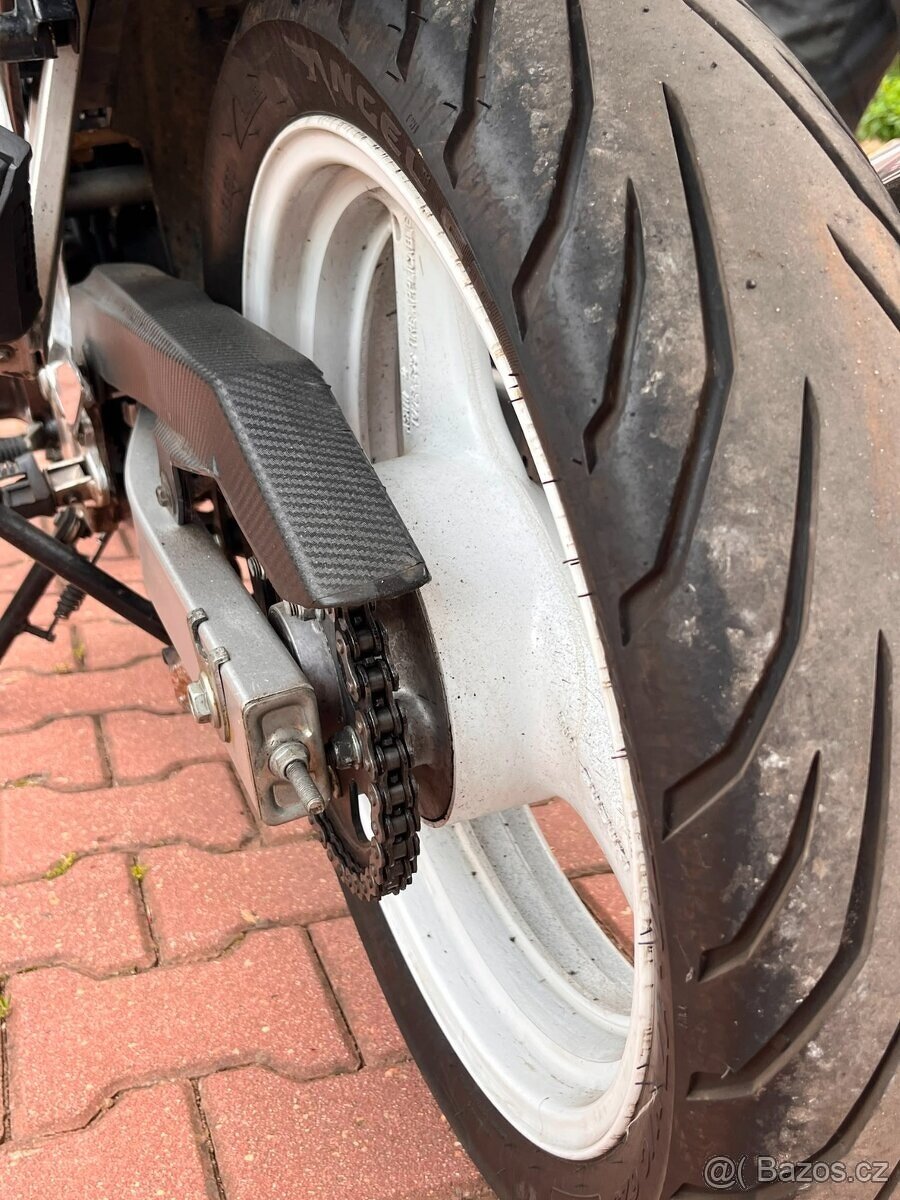 Suzuki GS 500e - 5