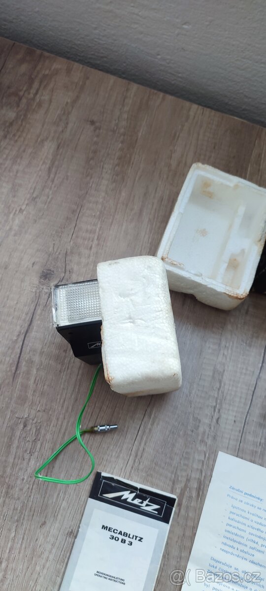 Prodám fotoaparát Zenit-E + objektiv + blesk - 5