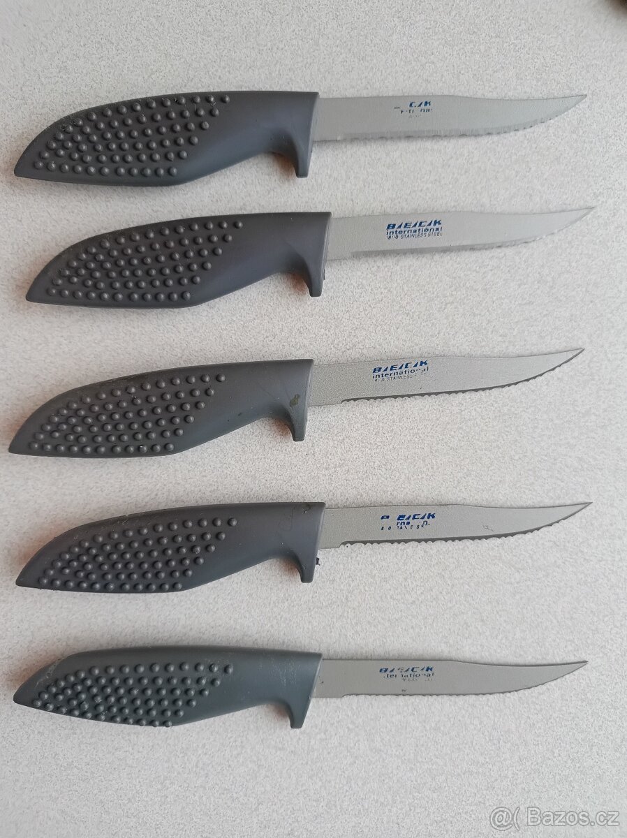 Sada zoubkových nožů, sekáček, nůžky - v bloku. - 5