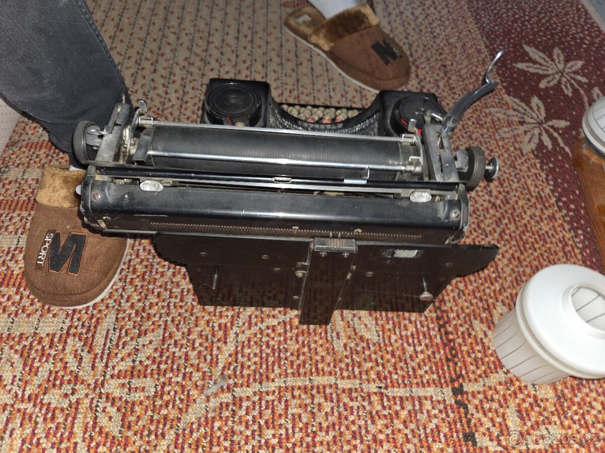 Starý psací stroj ADLER s německou orlicí - 5