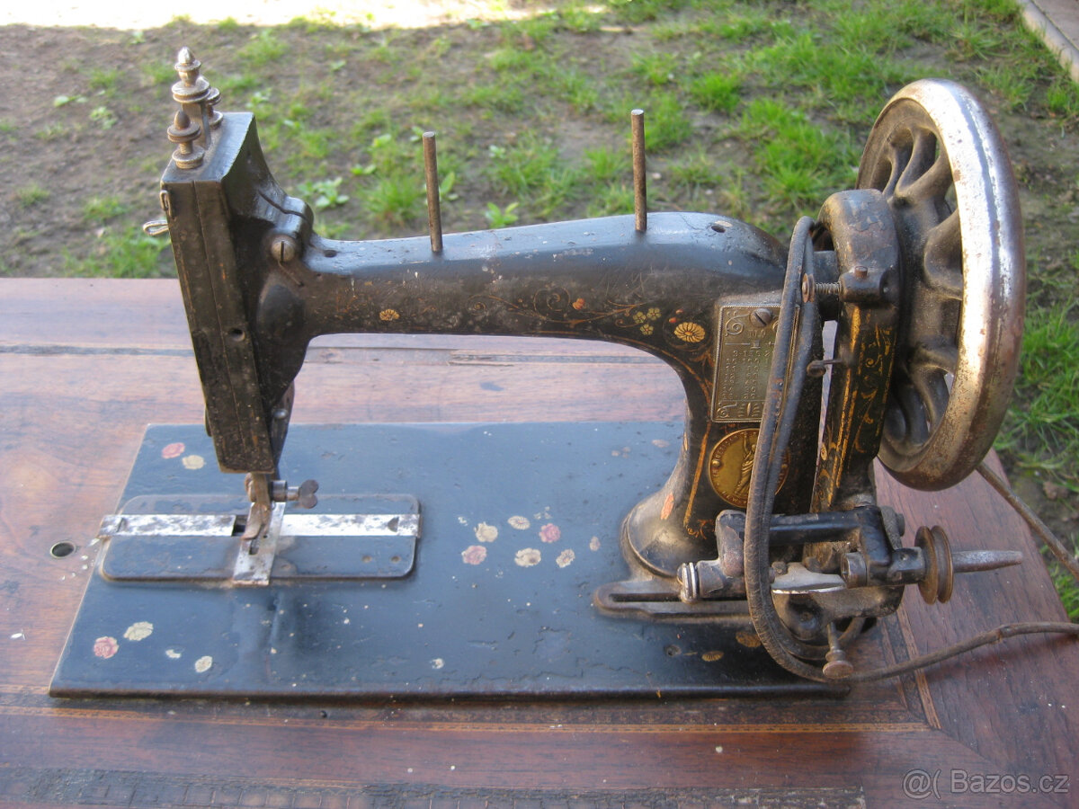 Starožitný šicí stroj - 5