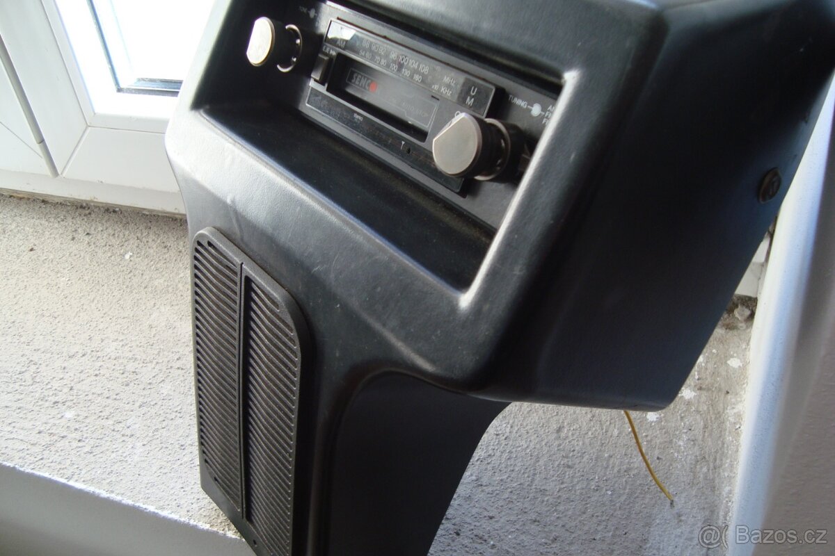 Autorádio a středový panel - 5