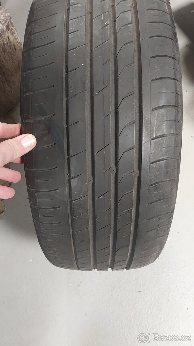 Prodám letní pneu Nexen 215 50 R17 - 5