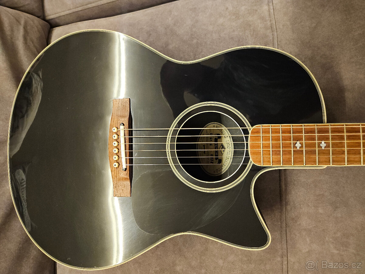 Česká akustická polomasivní kytara FURCH - 5