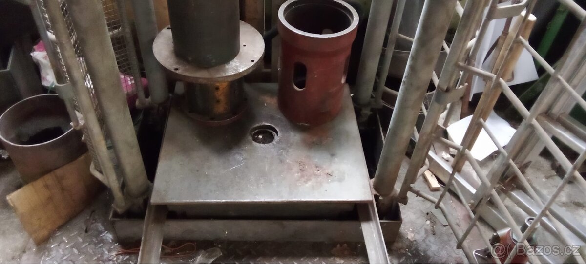 Hydraulický lis do země - 5