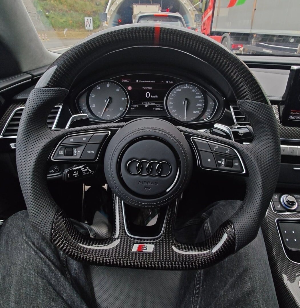 AUDI VOLANT KARBONOVY ZKOSENY s airbagom a RS padlami - 5