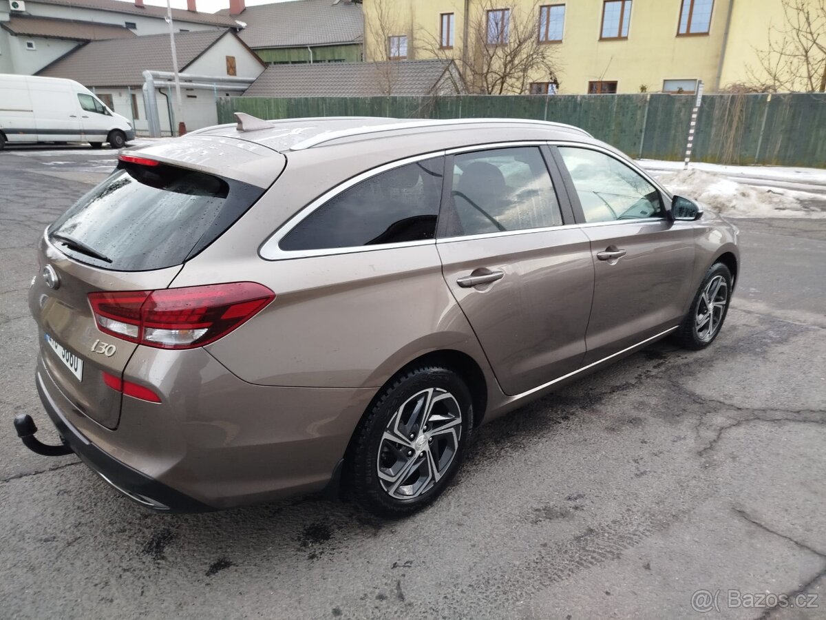 Hyundai i30 kombi - v záruce - 5