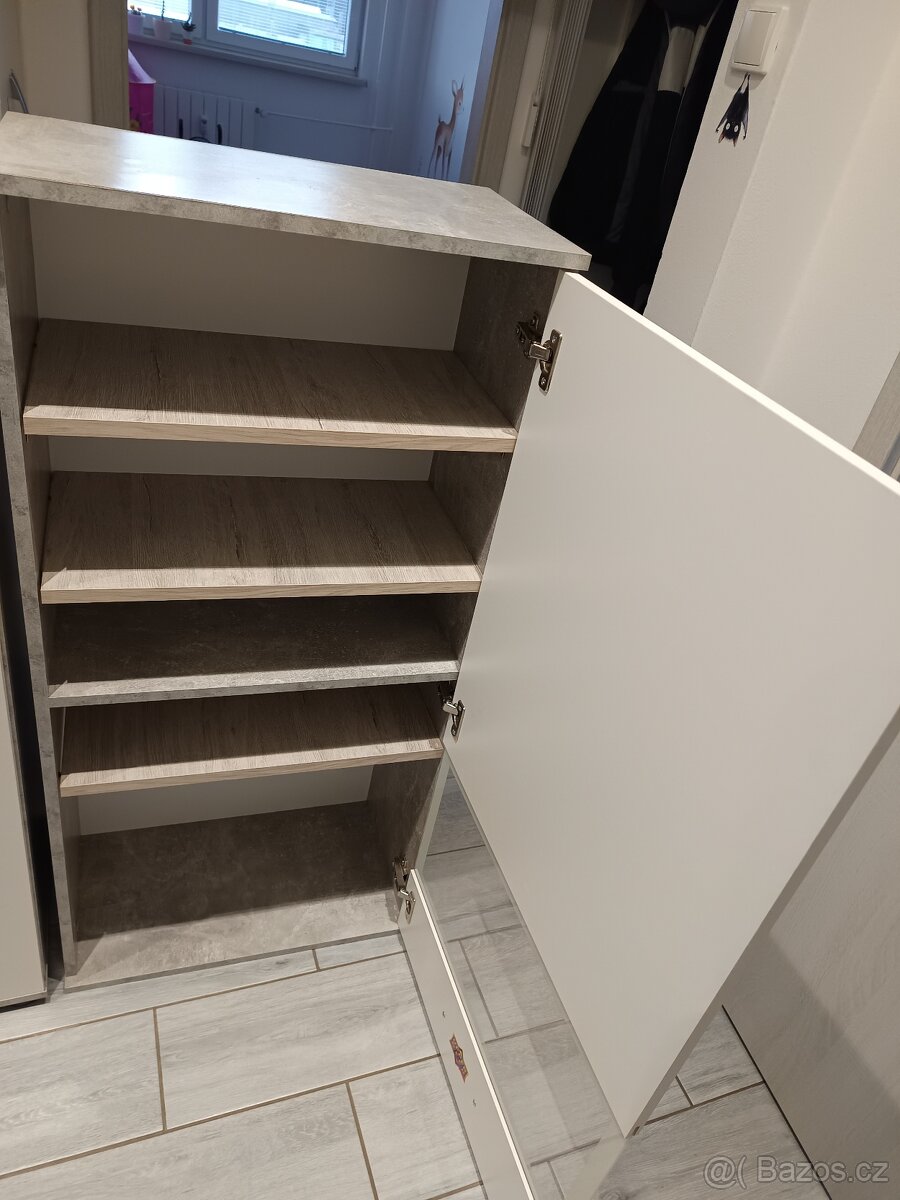 ŠEDO-BÍLÝ nábytek SKŘÍNĚ / KOMODY - 5