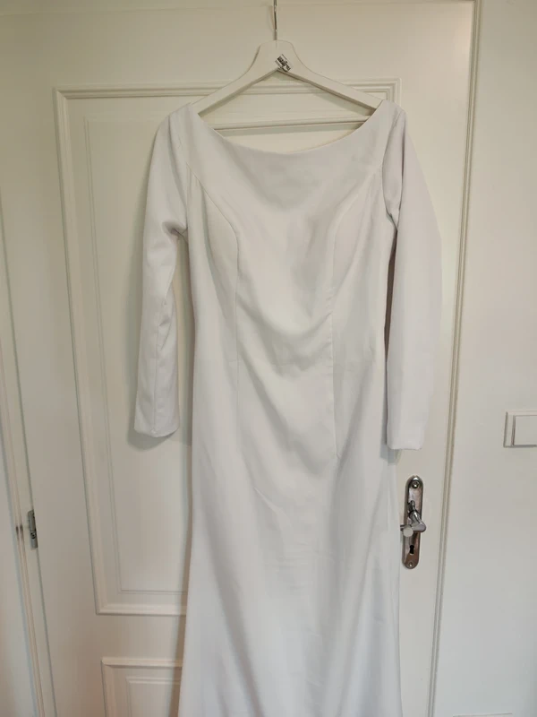 Sexy svatební šaty s odhalenými zády - 5