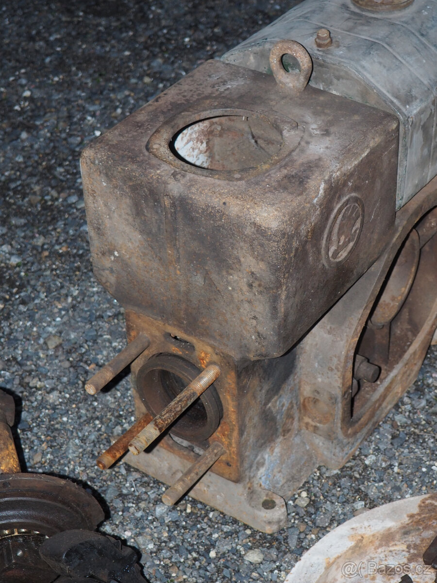 Prodám stabilní motor Škoda Plzeň ze 30. let. - 5