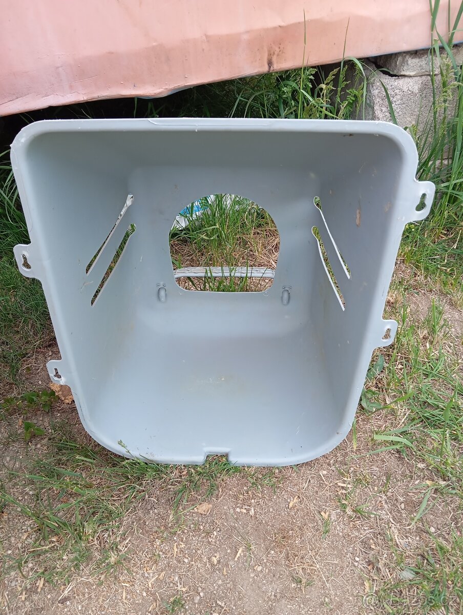 Plastová snášková hnízda pro slepice - 5