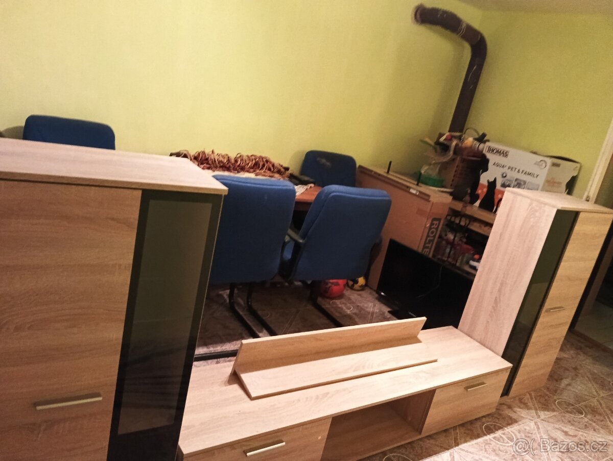 Skříně na stěnu - 5
