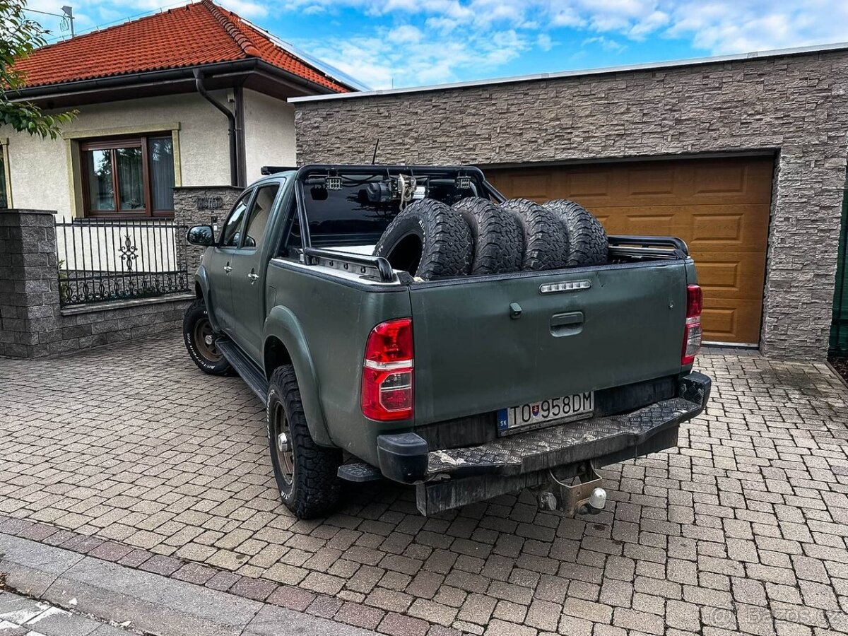 Toyota Hilux DC 3.0 I D-4D Sol A/T