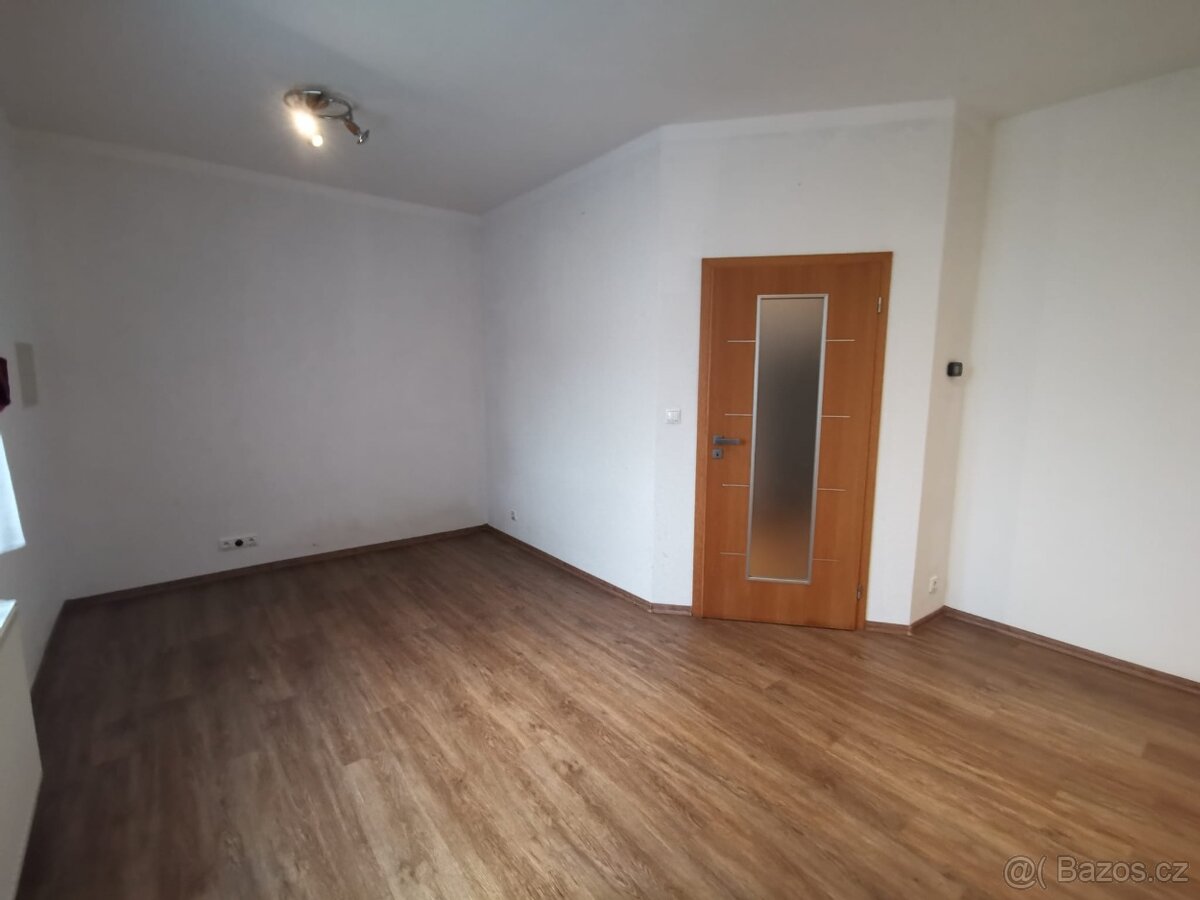 Pronájem 3+kk s parkovacím stáním a předzahrádkou, 90 m2 - 5