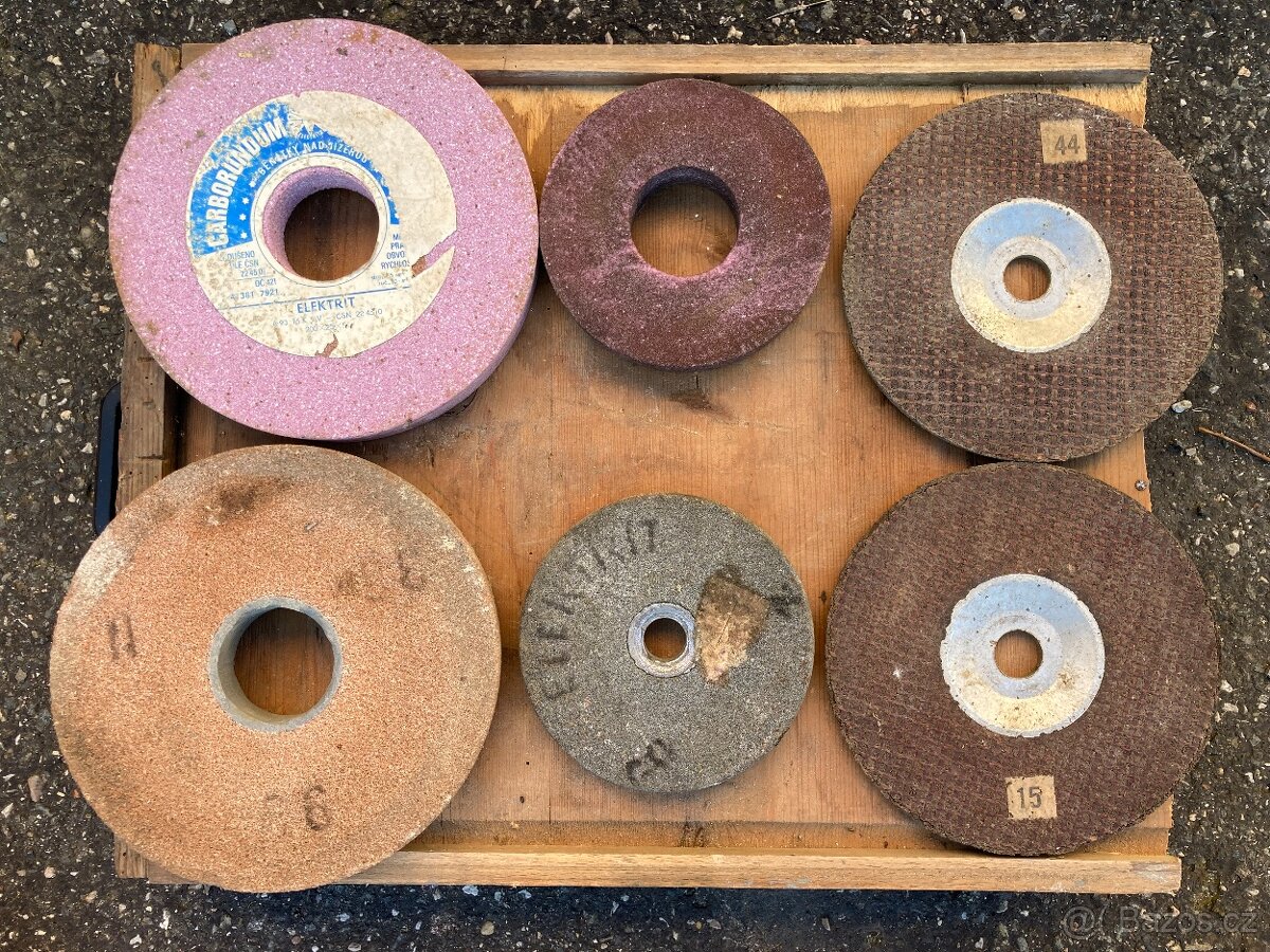 Nářadí, přístroje, náhradní díly a materiály z dílny - 5