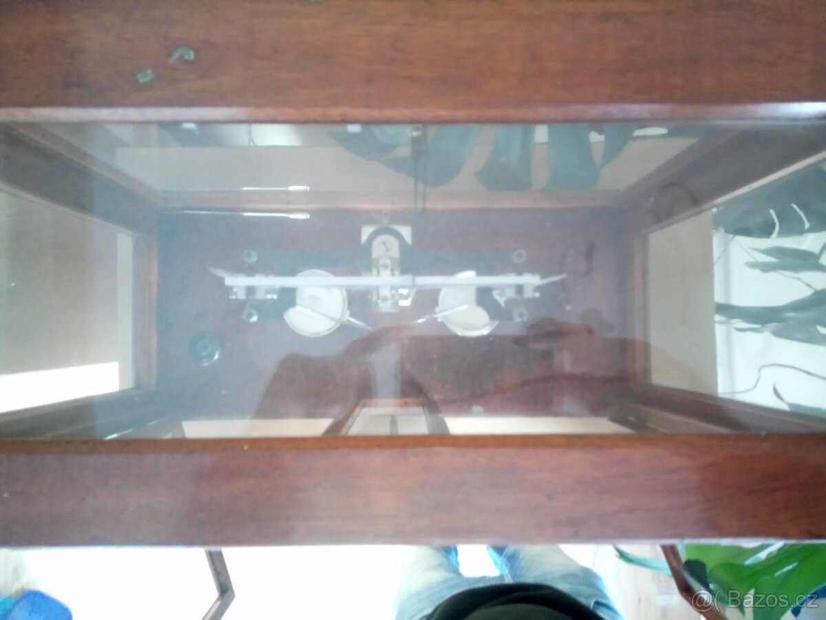 Lekarnicke váhy s vitrinou - 5