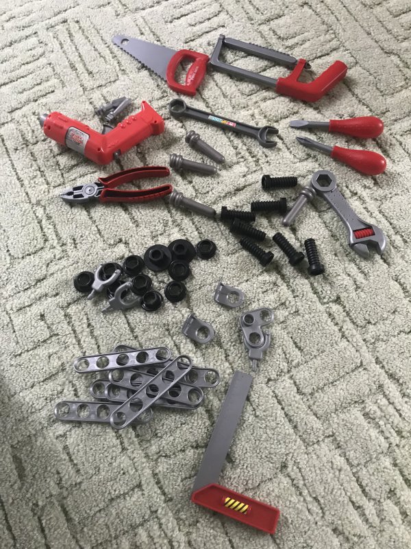 Pracovní stůl a spousta nářadí - 5