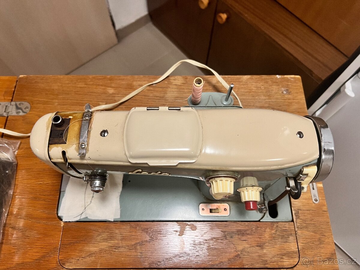 Šicí stroj Lada - 5