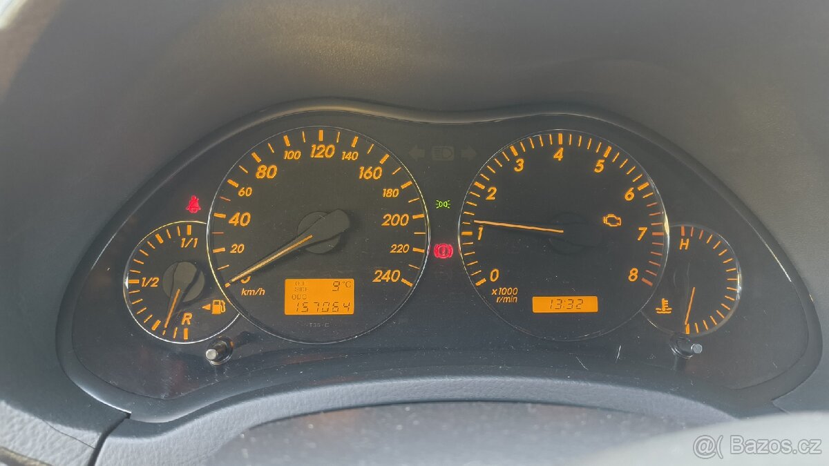 Toyota Avensis Hatchback - 5