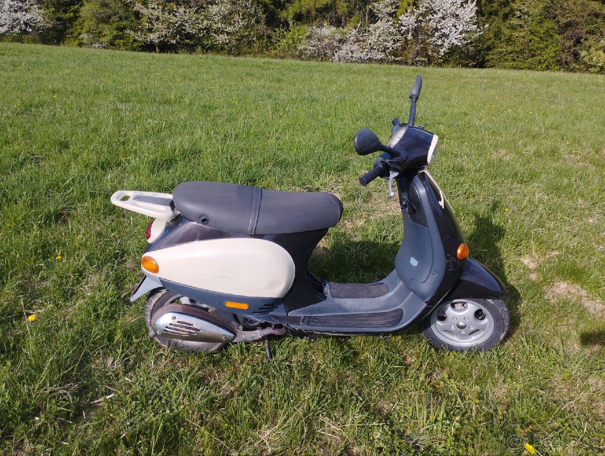 Skútr Piaggio Vespa ET2 - 5