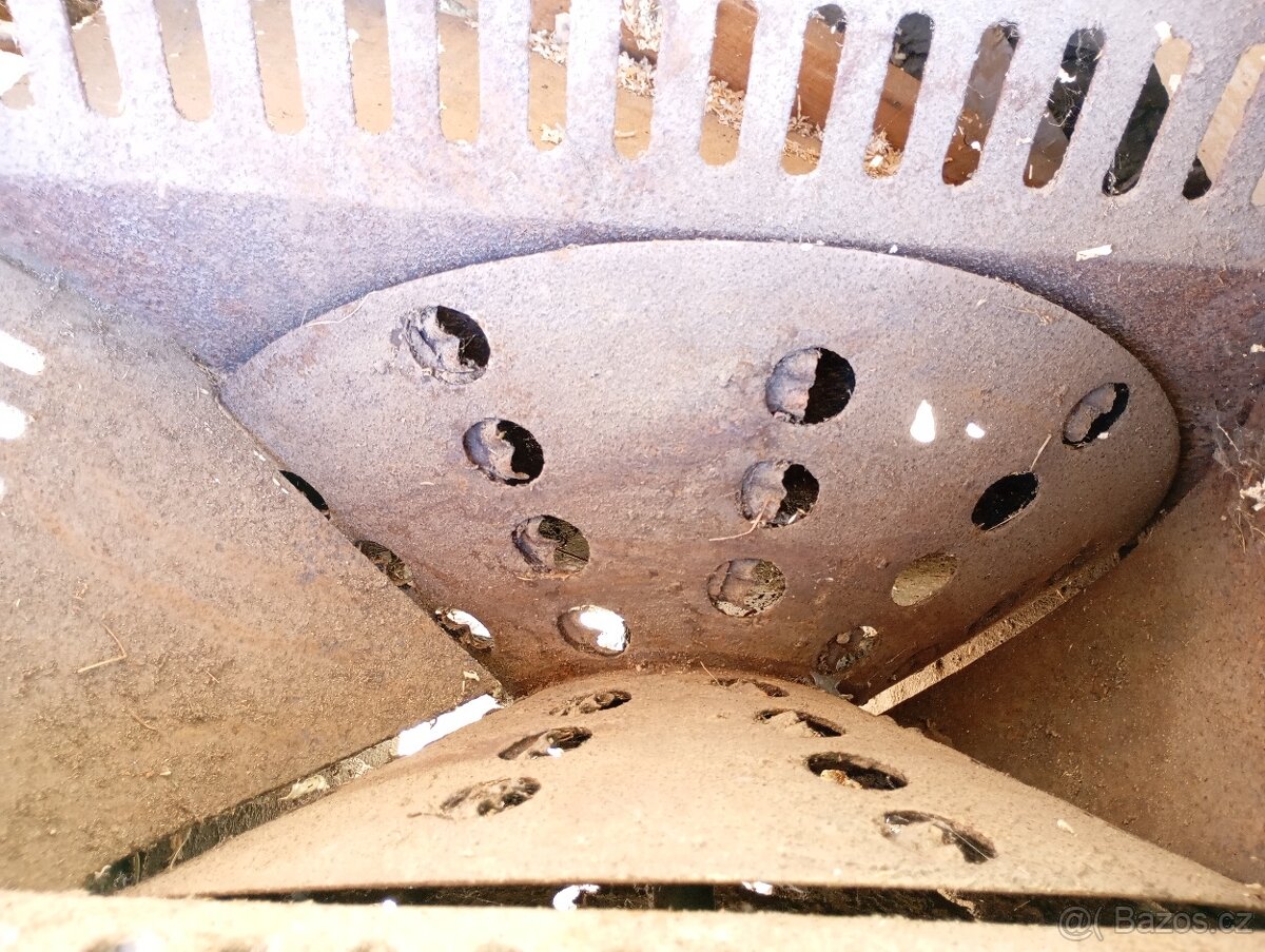 Prodám staré struhadlo/kruhadlo na zemědělské plodiny - 5