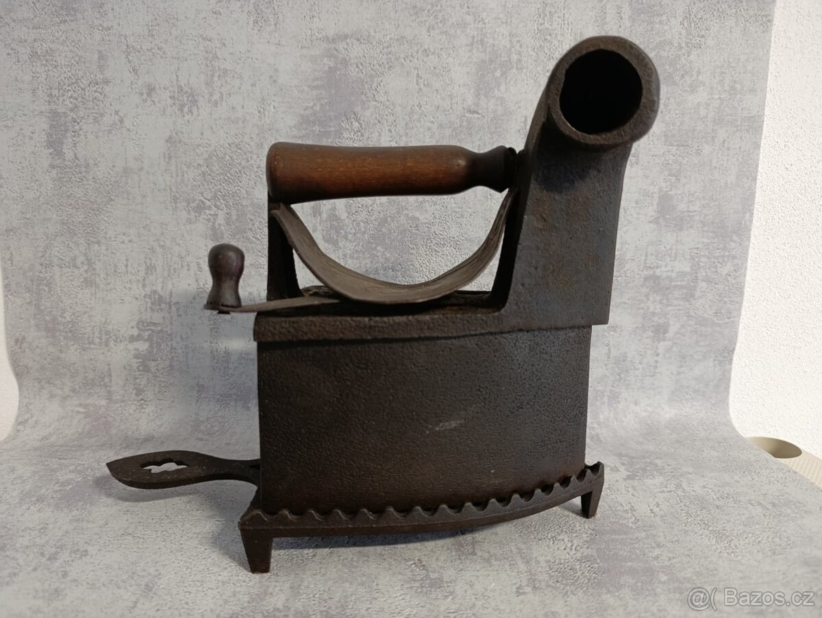 Značená německá velmi stará komínová žehlička (2x svastika) - 5