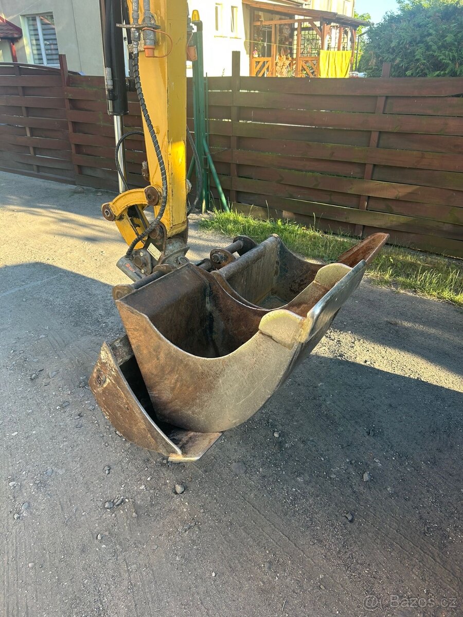 Cat 302.7D Minibagr 3T s naklápěcí hlavou - 5